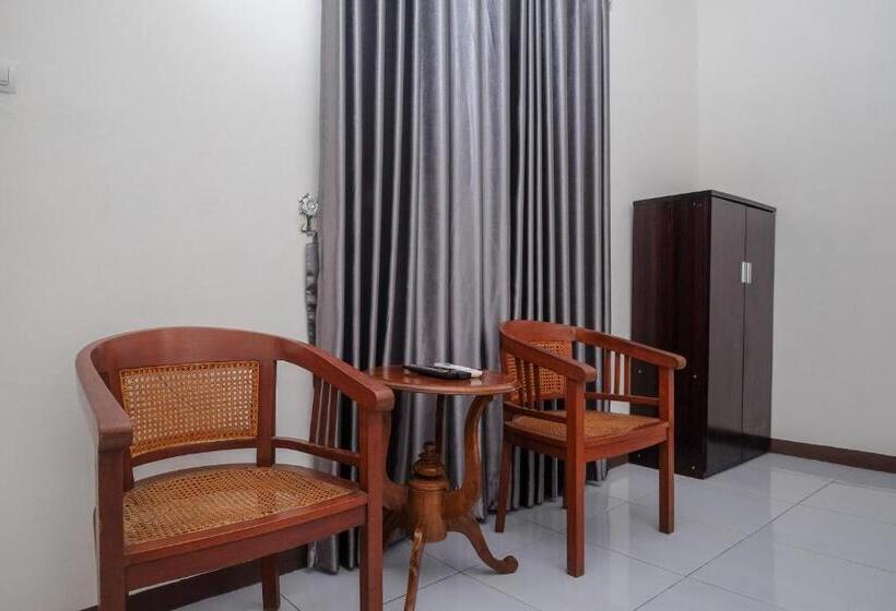 בית מלון כפרי Urbanview Syariah Zidney 3 Salatiga By Reddoorz