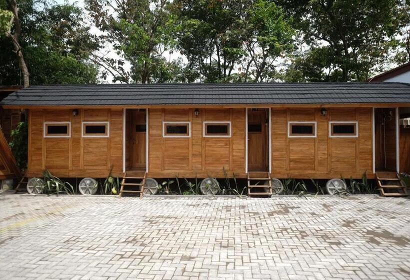 בית מלון כפרי Urbanview Villa Kolopaking Kebumen By Reddoorz