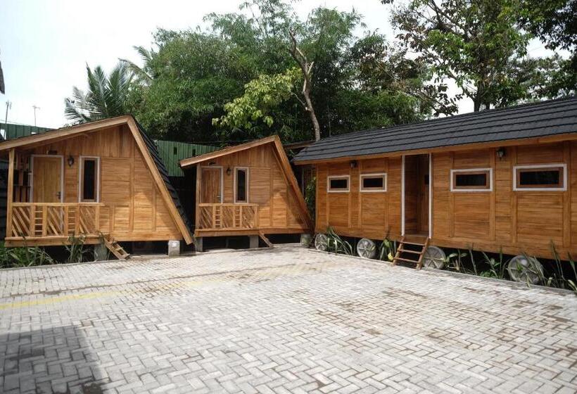 בית מלון כפרי Urbanview Villa Kolopaking Kebumen By Reddoorz