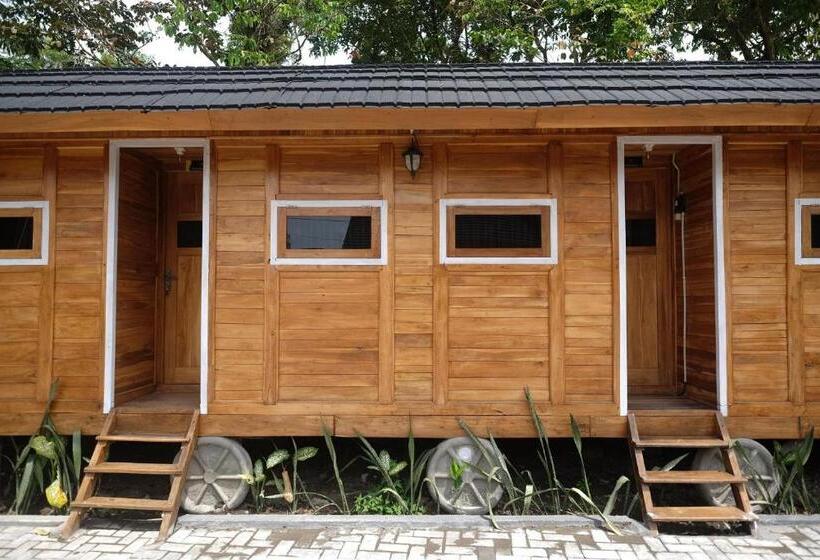 فندق Urbanview Villa Kolopaking Kebumen By Reddoorz