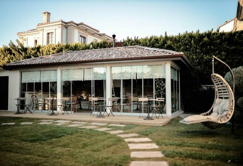 호텔 Vrodi By House