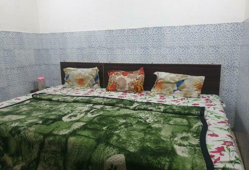 פנסיון Attri Guest House