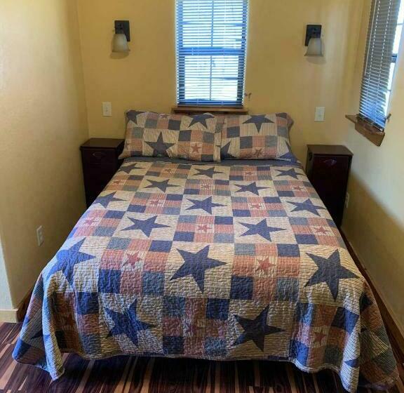 膳宿费 Bandera Stronghold  Red Cloud Cabin