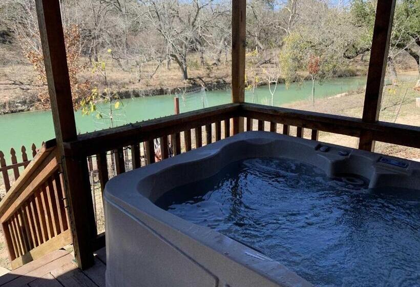 膳宿费 Bandera Stronghold  Red Cloud Cabin