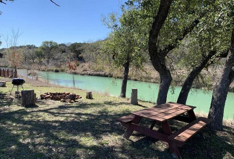 膳宿费 Bandera Stronghold  Red Cloud Cabin