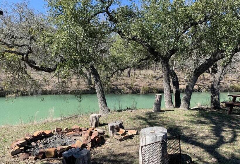 膳宿费 Bandera Stronghold  Red Cloud Cabin