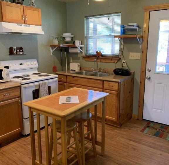 膳宿费 Bandera Stronghold  Red Cloud Cabin