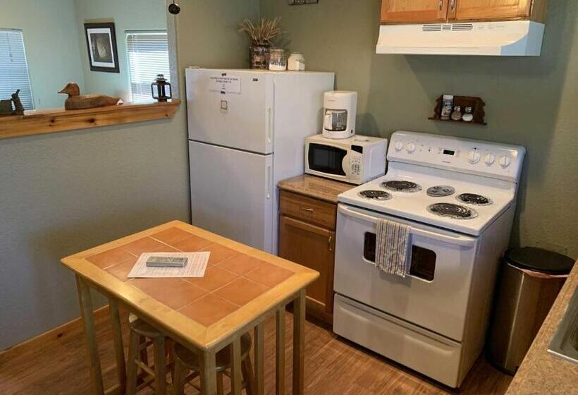 膳宿费 Bandera Stronghold  Red Cloud Cabin