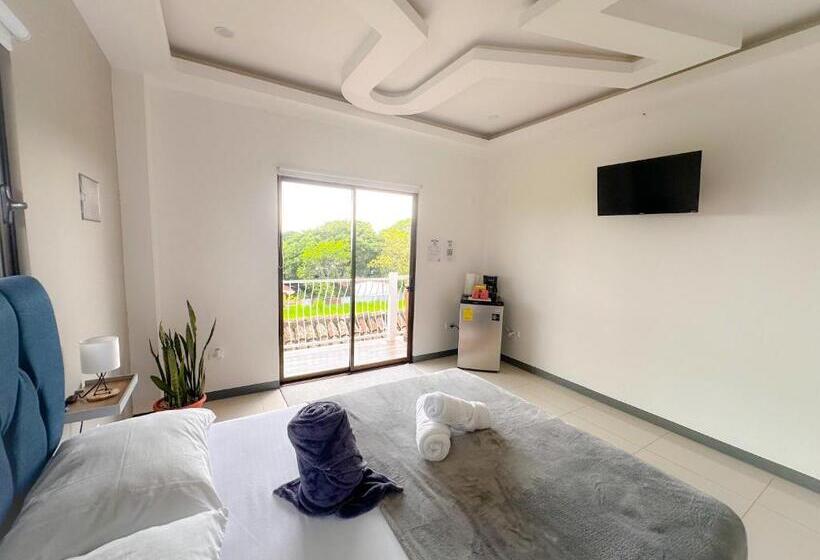 膳宿费 Casa Garitas Guesthouse & Car Rental   Free Sjo Airport Shuttle