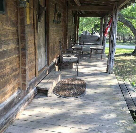 Пансион Country Accents   Lee Cabin