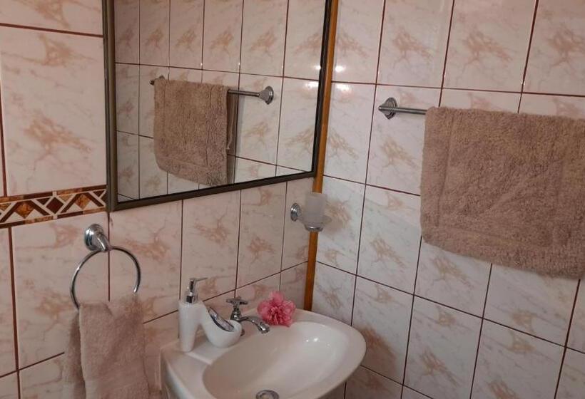 ペンション Hostal Makohe Rapa Nui