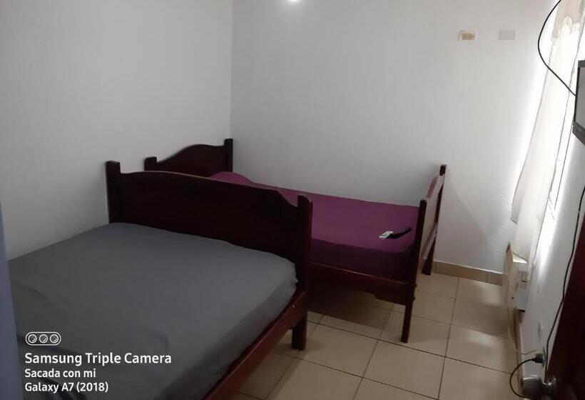 פנסיון Hostal Samary