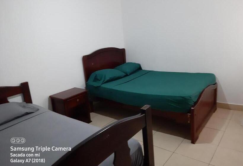 פנסיון Hostal Samary