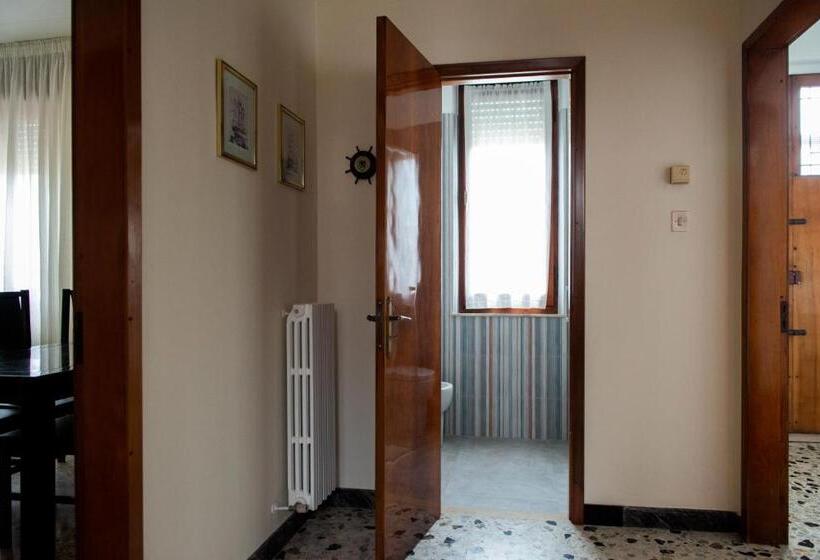 פנסיון La Rosa Rooms & Holiday Home