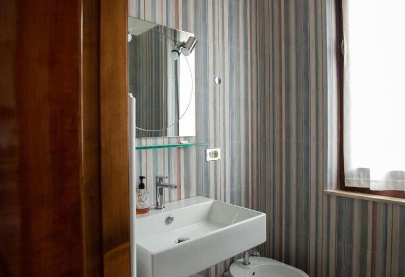 פנסיון La Rosa Rooms & Holiday Home