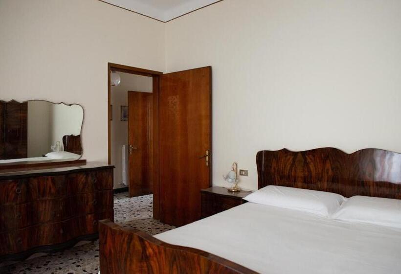 פנסיון La Rosa Rooms & Holiday Home