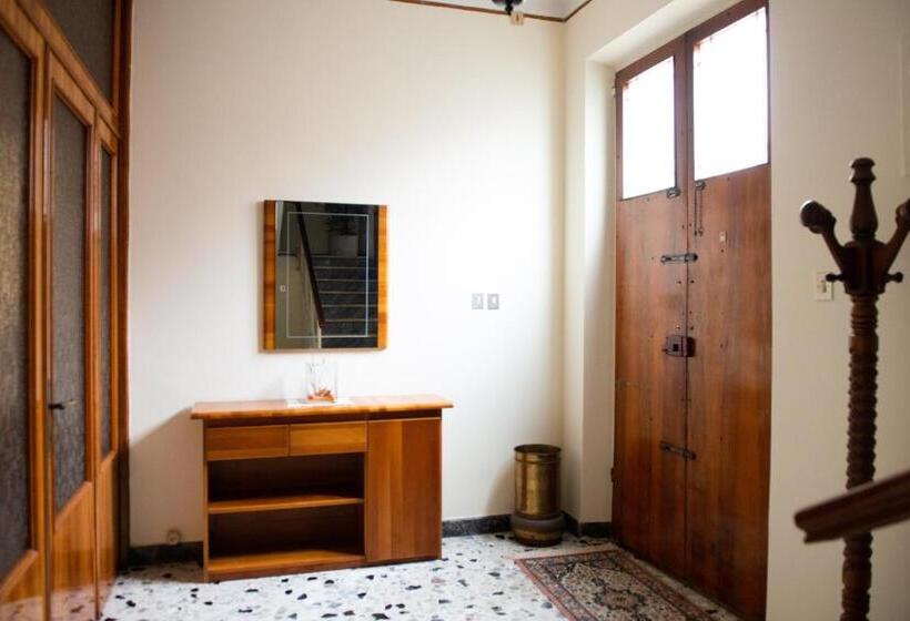 פנסיון La Rosa Rooms & Holiday Home