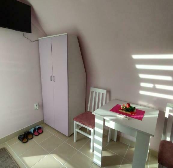 پانسیون Yellow Story