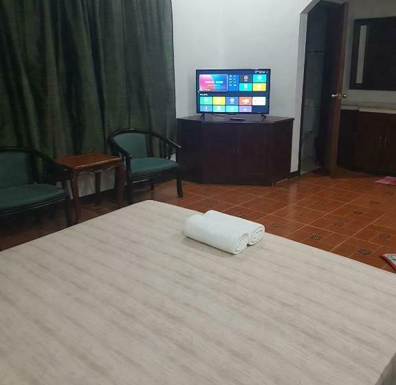 Platinum Hotel By Bluebookers