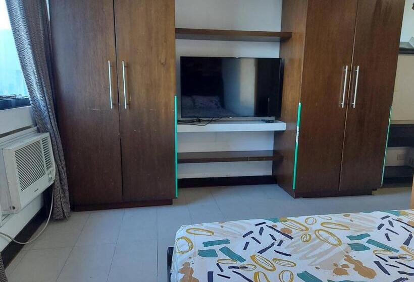 Posh Beds With City View And Pools