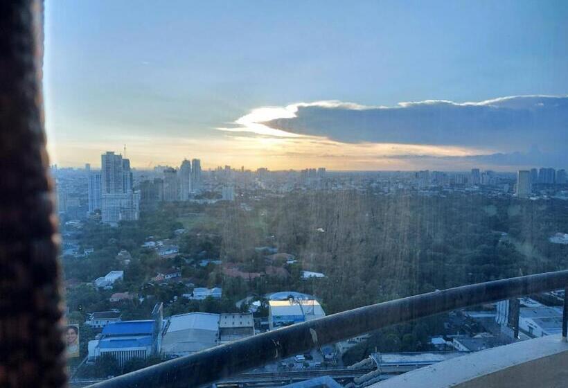 Posh Beds With City View And Pools
