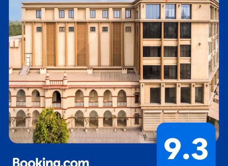 Sunday Hotel Vadodara