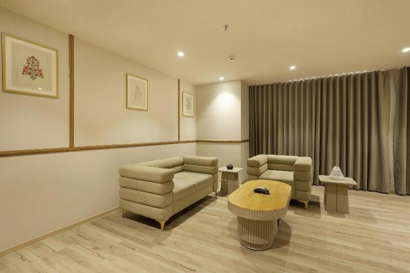 Sunday Hotel Vadodara