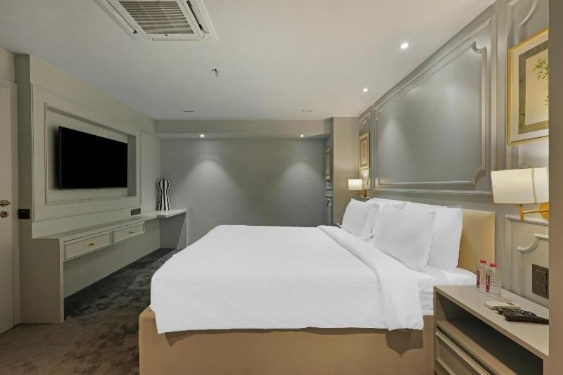 Sunday Hotel Vadodara