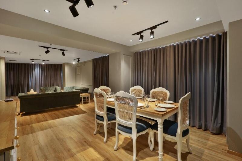 Sunday Hotel Vadodara