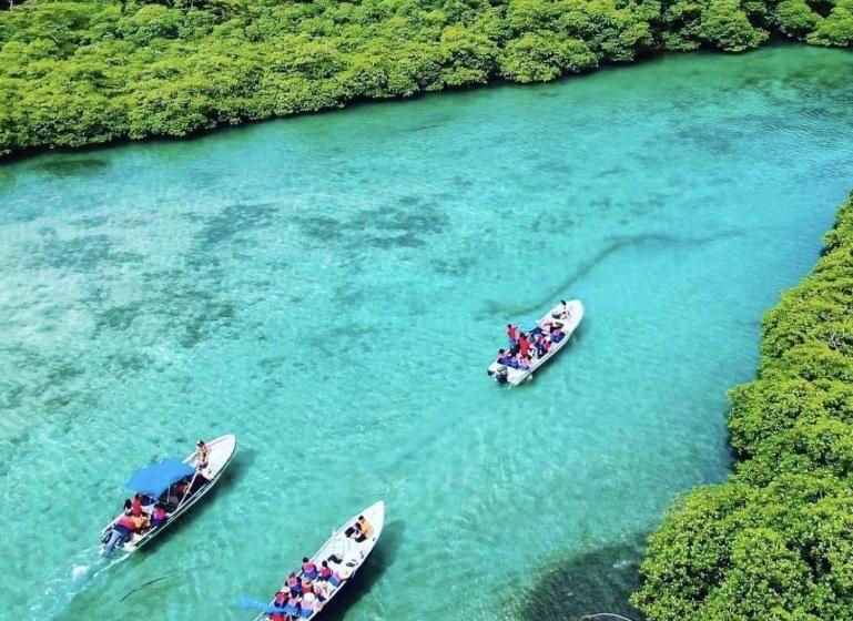 ユースホステル Hostal Portobelo