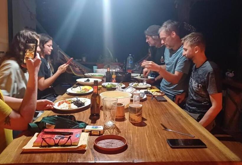 ユースホステル Hostal Portobelo