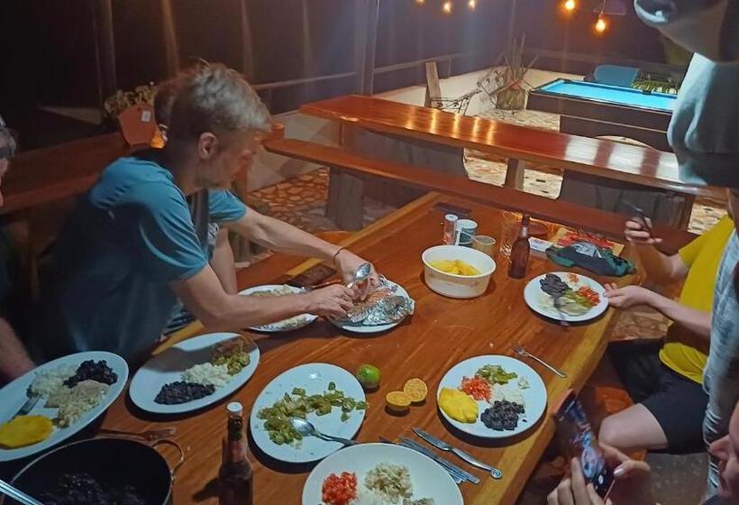 ユースホステル Hostal Portobelo