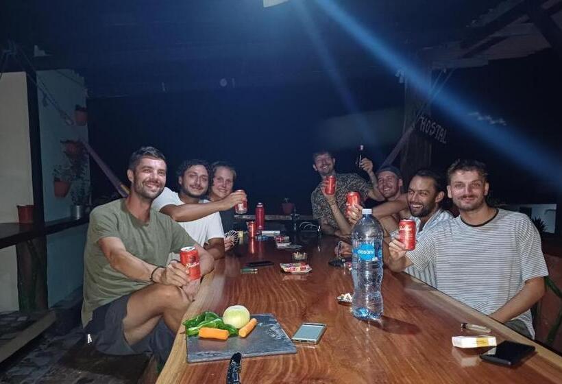 ユースホステル Hostal Portobelo