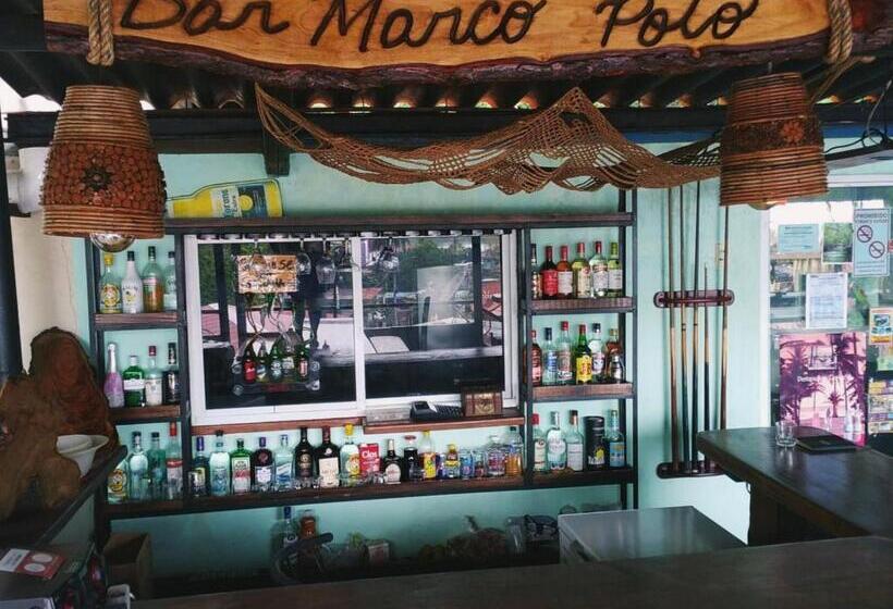 ユースホステル Hostal Portobelo