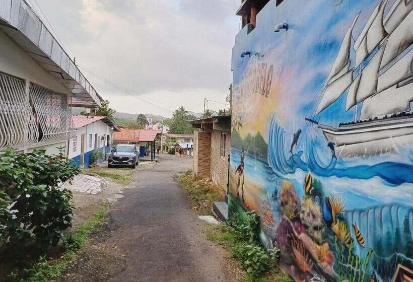 ユースホステル Hostal Portobelo