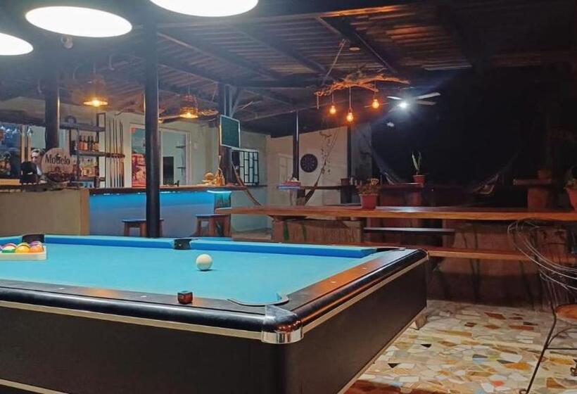 ユースホステル Hostal Portobelo