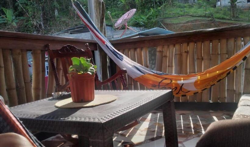 ユースホステル Hostal Portobelo