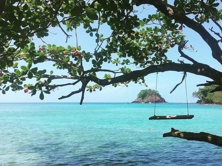 ユースホステル Hostal Portobelo