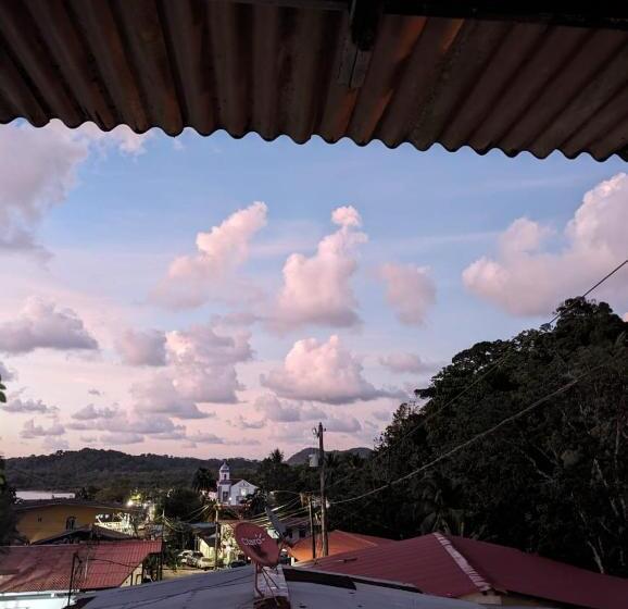 ユースホステル Hostal Portobelo