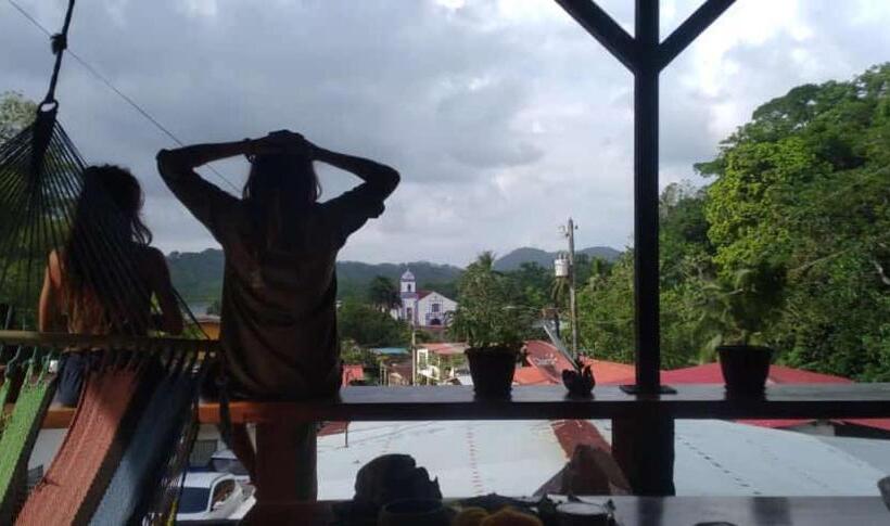 ユースホステル Hostal Portobelo