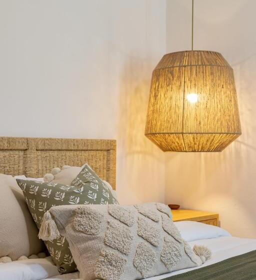 فندق صغير Sleeps 9, Outdoor Space, Pingpong Table, In Villa