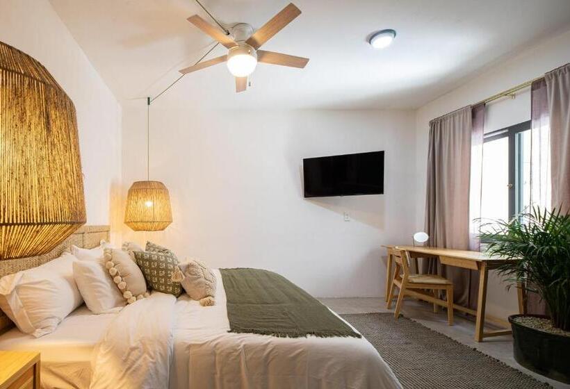 فندق صغير Sleeps 9, Outdoor Space, Pingpong Table, In Villa