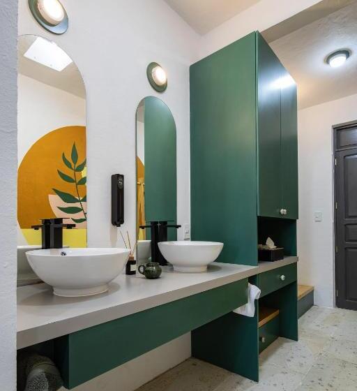 فندق صغير Sleeps 9, Outdoor Space, Pingpong Table, In Villa