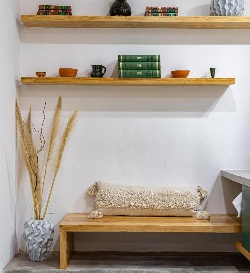 فندق صغير Sleeps 9, Outdoor Space, Pingpong Table, In Villa