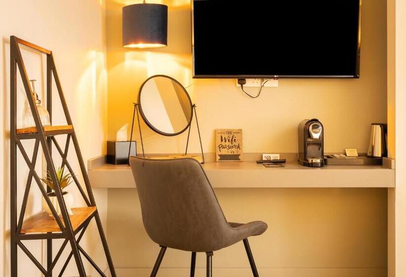 هاستل The Roost On Rock Road