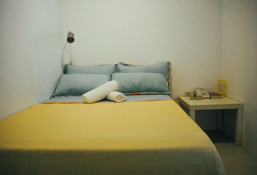 호스텔 Wanderlust Bed And Breakfast Puerto Princesa