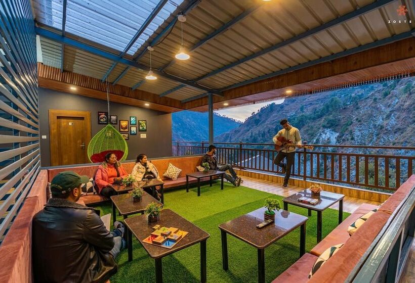 فندق صغير Zostel Plus Kareri