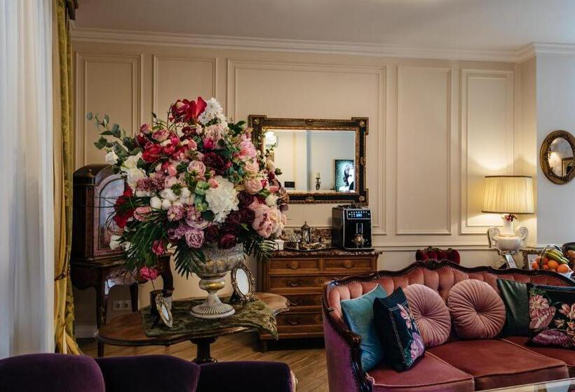 Ateneea Luxury Rooms