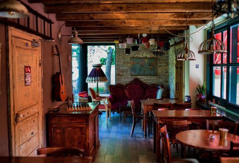 تختخواب و صبحانه Aria Di Bosco