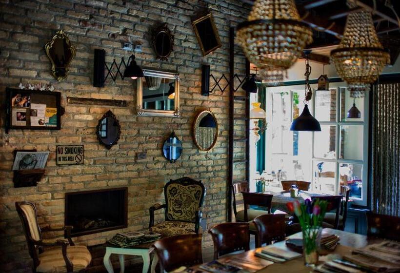 تختخواب و صبحانه Aria Di Bosco